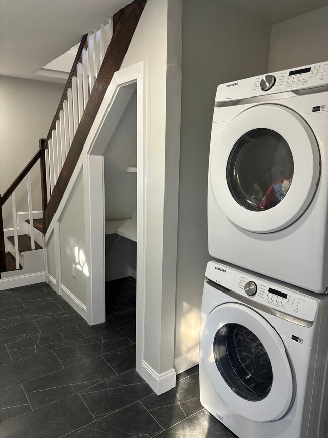 Photo - 163 Oakdale Ave Unidad 2