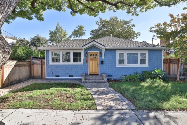 Building Photo - 520 Camino Dr