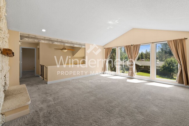 Photo - *** HALF OFF FIRST FULL MONTH'S RENT*** 4 ...