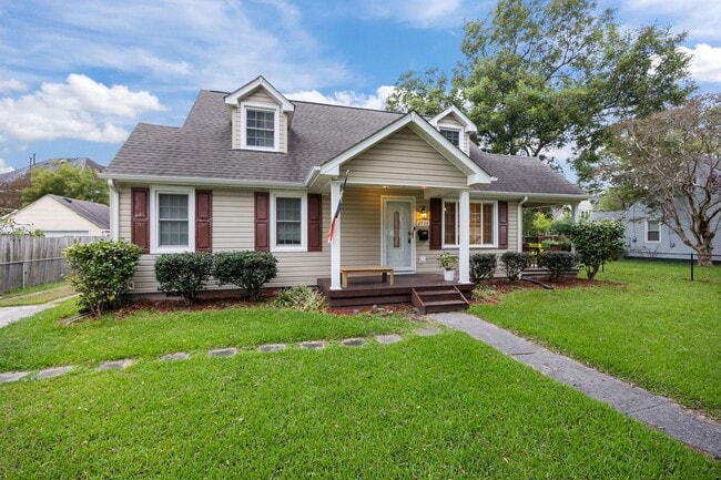 Building Photo - Beautifully Updated 4-Bedroom Home in Norf...