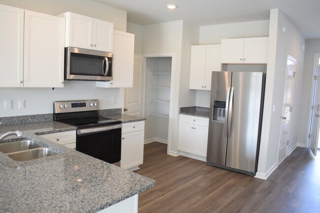 Photo - 471 St Kitts Way