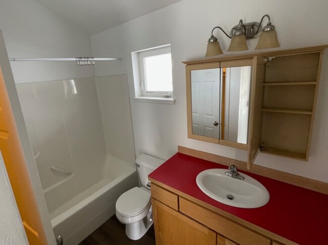 Full Bath - 3123 Foxtail St Unit #B