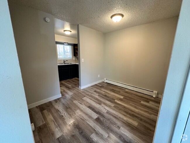 Building Photo - Beautiful, open three bedroom with modern ... Unit 3 Rental