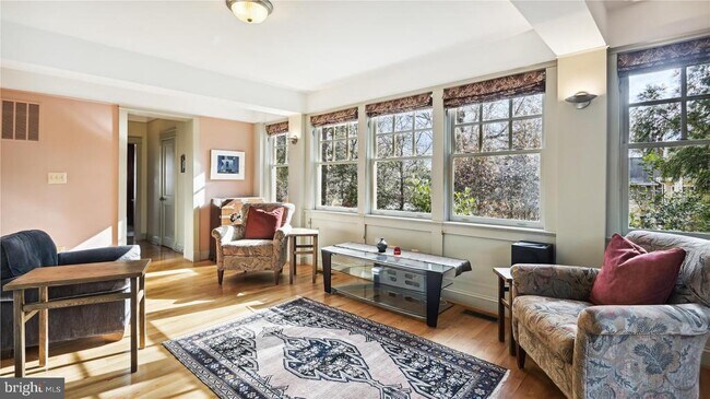 Photo - 136 N Irving St