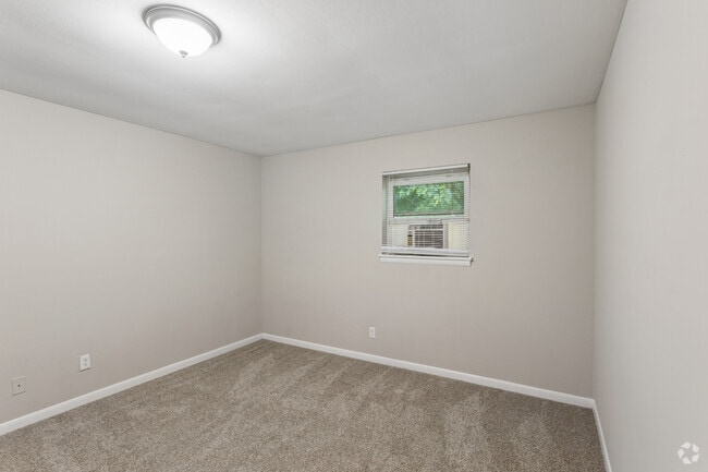 2BR, 1BA - 850SF - Primary Bedroom