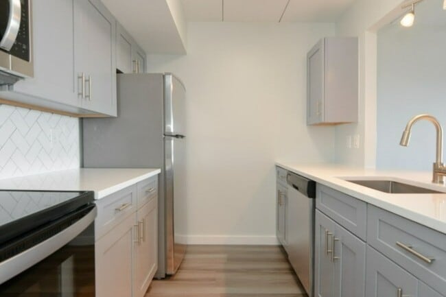 Photo - Reservoir Towers