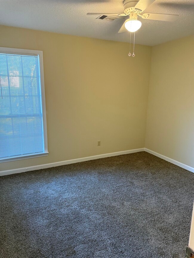 Photo - 7200 Devine St