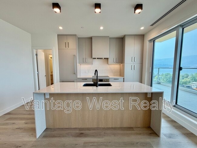 3300-3300 Lakeshore Rd