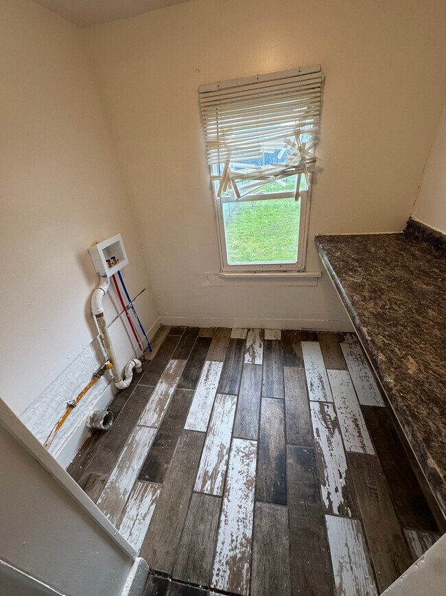Photo - 2315 N Ellis St
