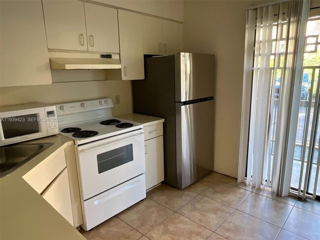 Photo - 5300 W 21st Ct Unidad 112