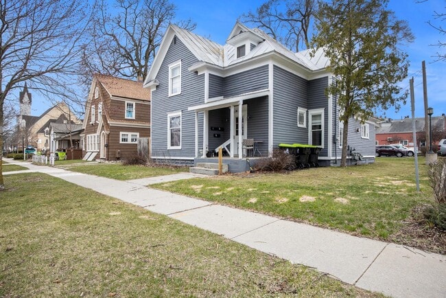 Photo - 121 S Clay St