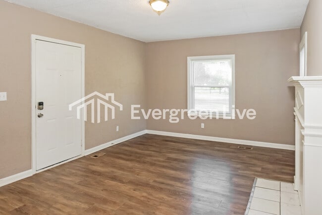 Photo - 1501 Tower St SE