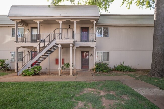 Building Photo - Spacious 3 Bed 2 Bath Condo in Tulsa!