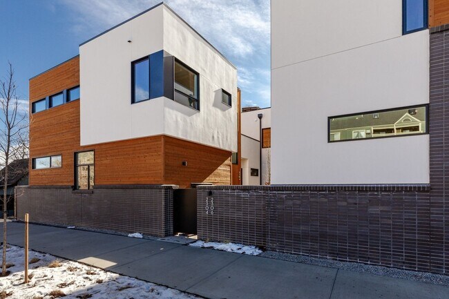Stand-alone Luxury Residence at the Corner... - Stand-alone Luxury Residence at the Corner... Casa