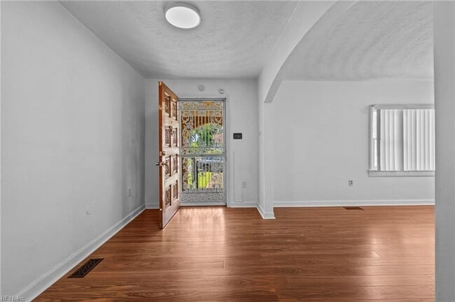 Photo - 735 Bold St