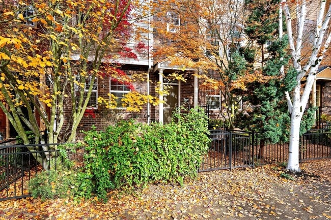 Building Photo - 5889 NE Alder St