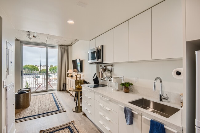 Photo - Sasan Apartments