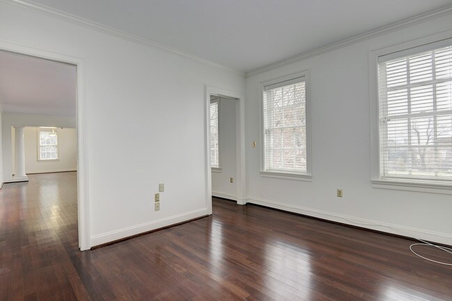 Photo - Washington Hill