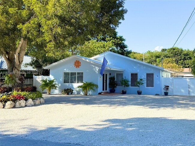 Building Photo - 8 North End Rd