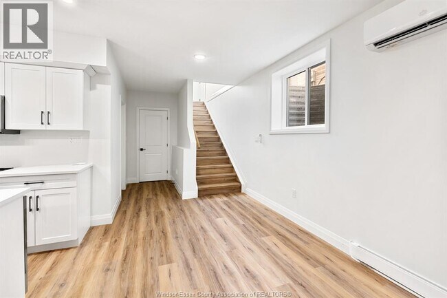 Photo - 156 McLellan Ave
