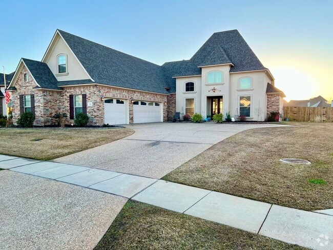 Building Photo - ** AVAILABLE JUNE 1ST ** STUNNING 4/3.5 IN... Rental