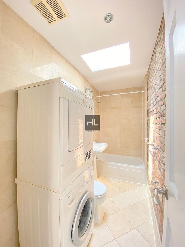 Photo - Christopher Street Unidad 10