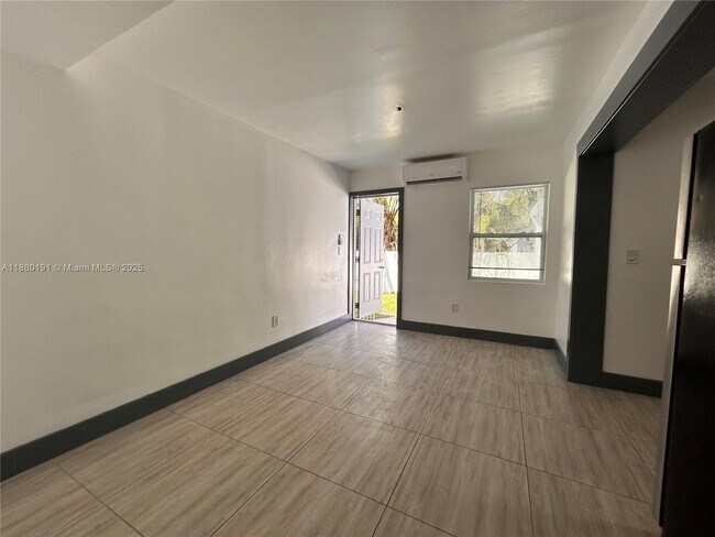 Photo - 1928 Wilson St Unidad 3