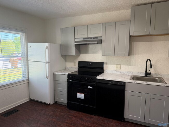 Photo - 500 Curry St NW