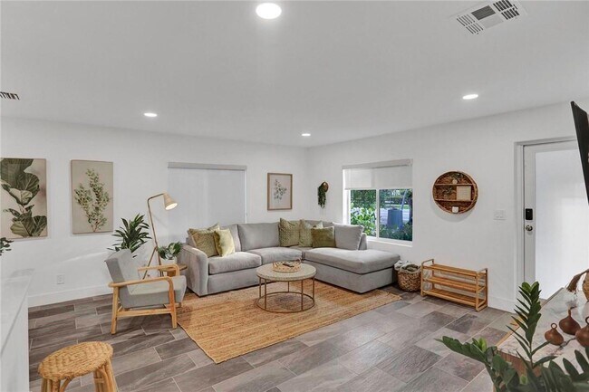 Photo - 1121 SW 15th Ave