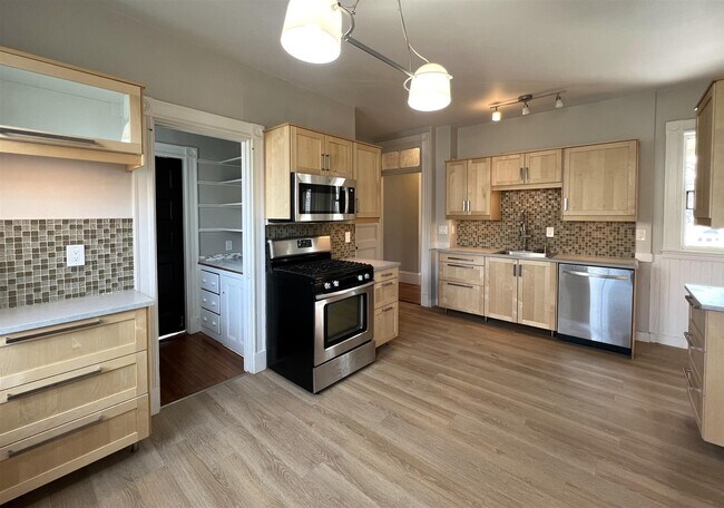 Photo - 107 Oxford St