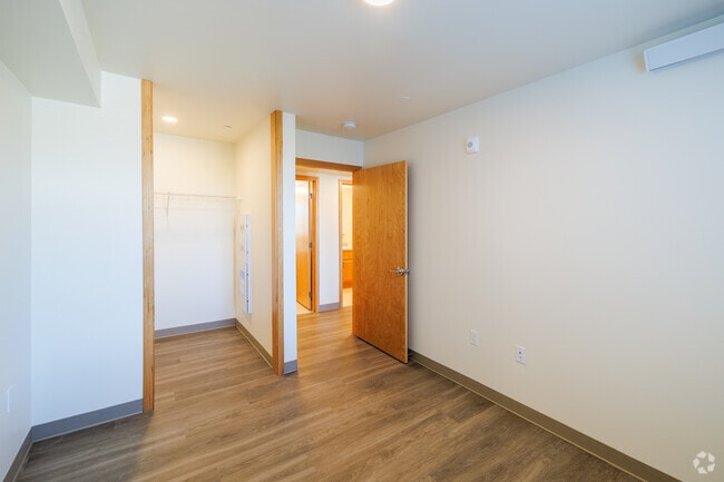 3BR, 1.5BA - 1009SF - Primary Bedroom