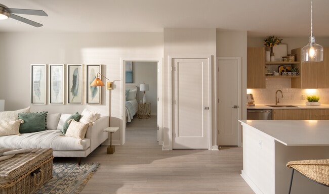 Photo - Aventon Pearl