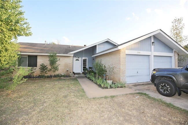 Building Photo - 204 Deerfield Park Dr