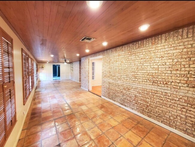 Photo - 21 Larkwood Ln