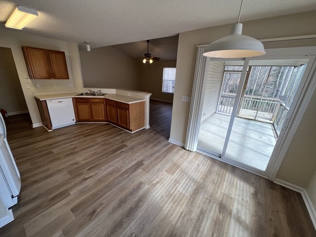 Photo - 204 Hawkridge Pl