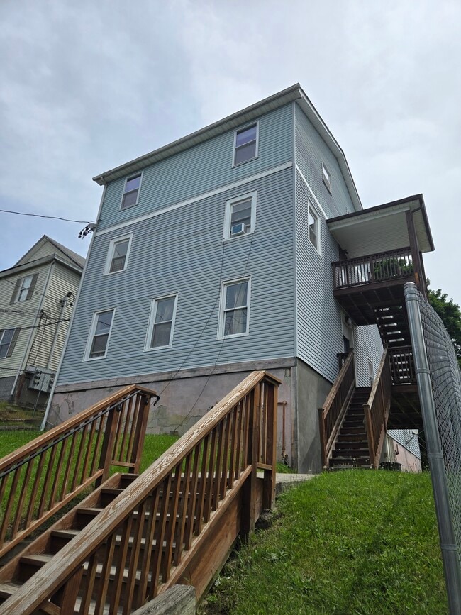 Photo - 131 N Clinton St Unit 3