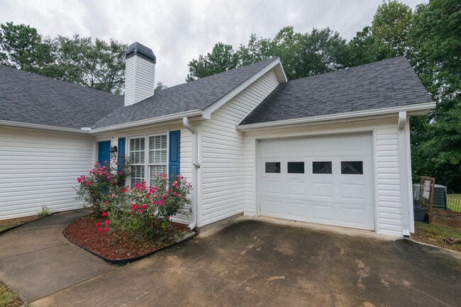 Photo - 120 Spring Lake Point