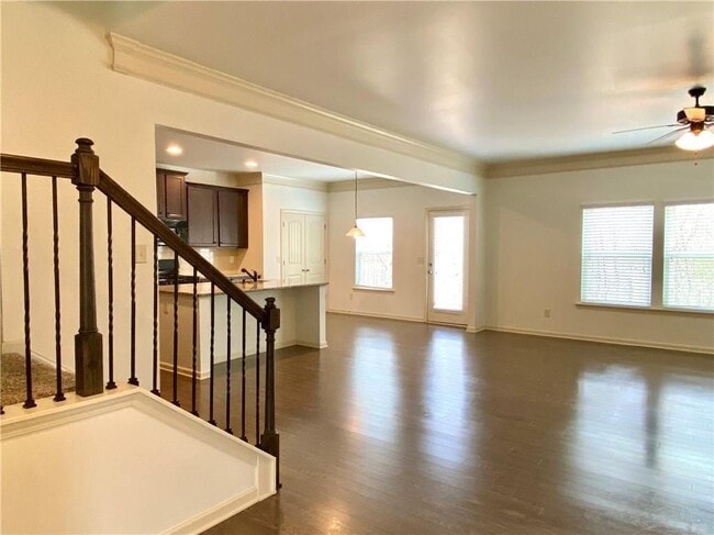 Photo - 611 Stonehurst Ln