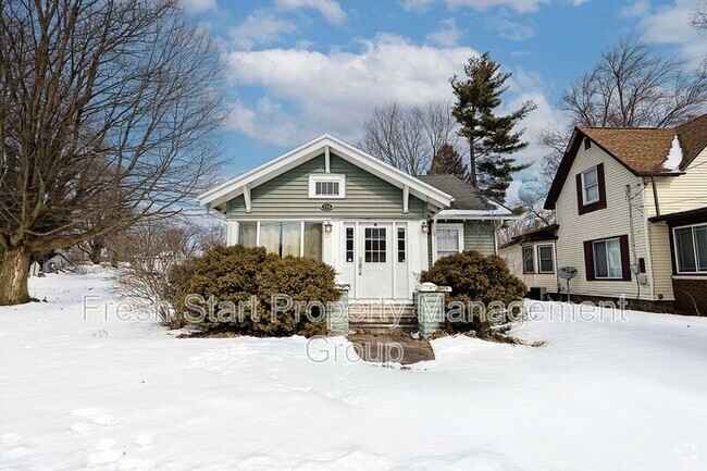 Building Photo - 234 W Pleasant St Rental