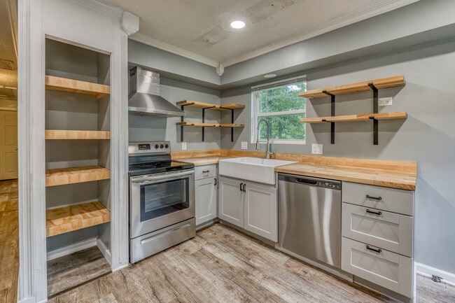 Photo - 8202 Westland Dr