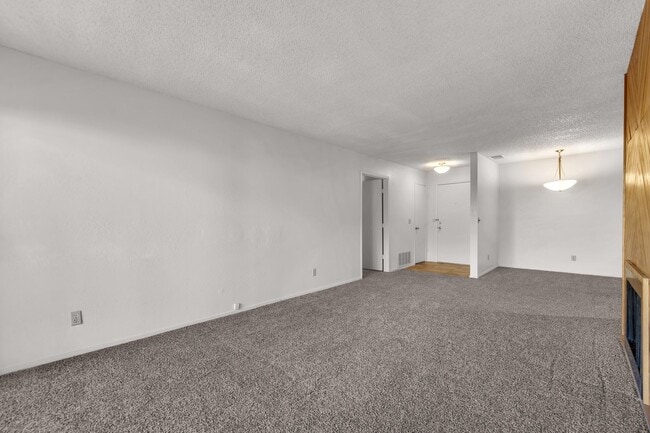 Photo - 2bed, 2bath condo with W/D, Balsony and river access Unit 42