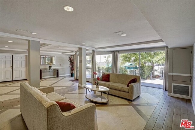 Photo - 4501 Cedros Ave Unidad 135