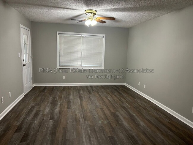 Photo - 103 Bluebird Ln