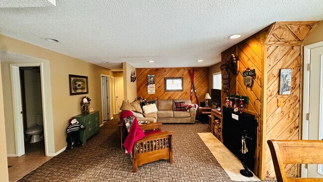 Photo - Seasonal 6 Month Lease Available!  $1,700/ mo Charming Two-Bedroom Condo in Waterville, NH!