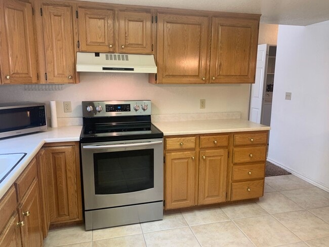 Photo - Downtown location. Quiet townhome!