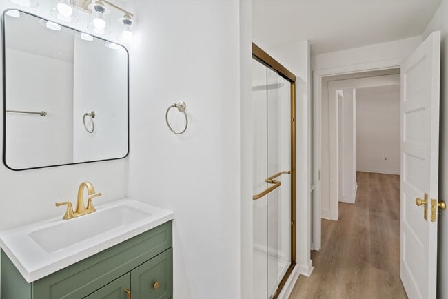 Building Photo - Stunning 3 bedroom home in East Pittsburgh available now!