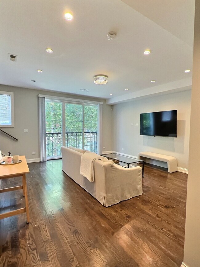 Photo - 2538 N Southport Ave Unit 2F