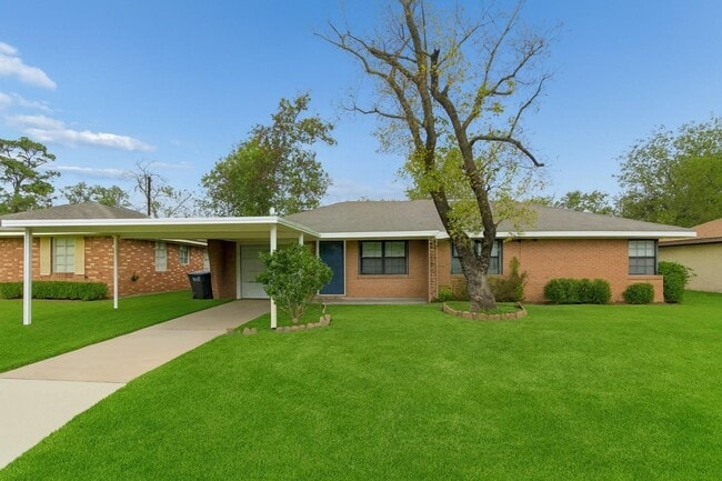 Building Photo - 9029 Homewood Ln