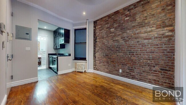 Building Photo - 382 E 10th St Unit 1D Rental