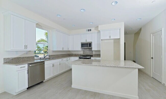 Ultimate Beach House! 3 Bed/3 Bath with Ocean Views from Every Floor, Panoramic Rooftop Deck, Dua...